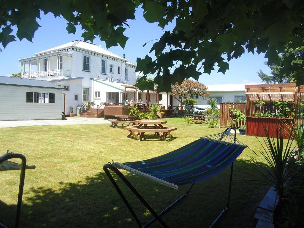 Tripinn Hostel Backpackers Yha Westport Exterior photo